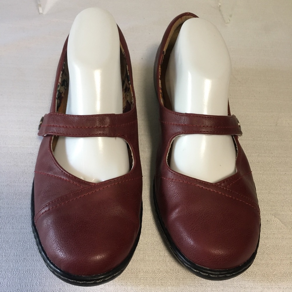 Hush Puppies Soft Style Mary Jane Shoes Sz 11 burgundy/wine EUC Like new - Picture 2 of 13
